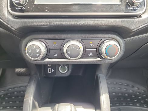 Used 2022 Nissan Versa S FWD image 28