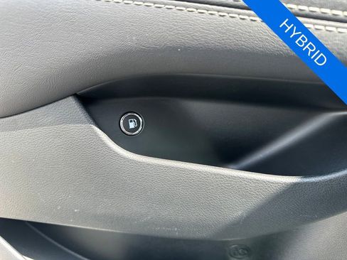 Used 2024 Chrysler Pacifica Premium FWD image 26