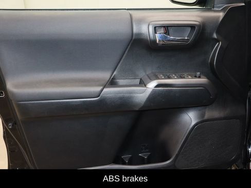 Used 2021 Toyota Tacoma TRD Off-Road w/ Technology Package image 17