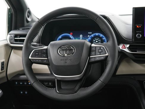 Used 2026 Toyota Sienna Platinum AWD/4WD image 21