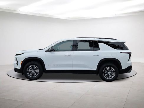 Used 2024 Chevrolet Traverse LT image 4