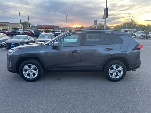 Used 2021 Toyota RAV4 XLE AWD/4WD image 8