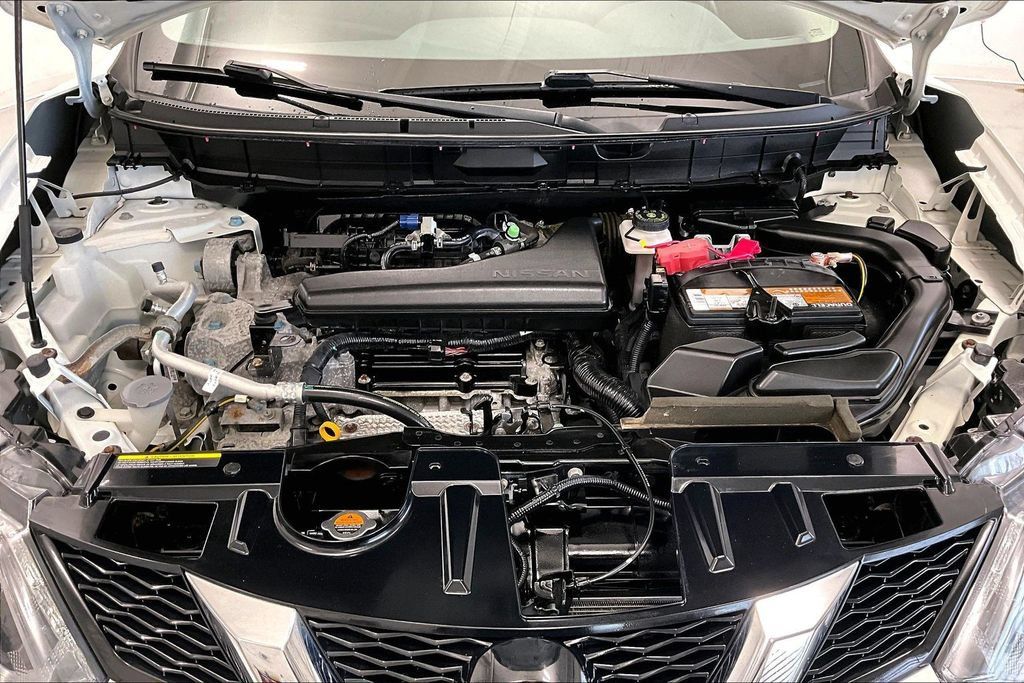 Used 2015 Nissan Rogue SV AWD/4WD image 9