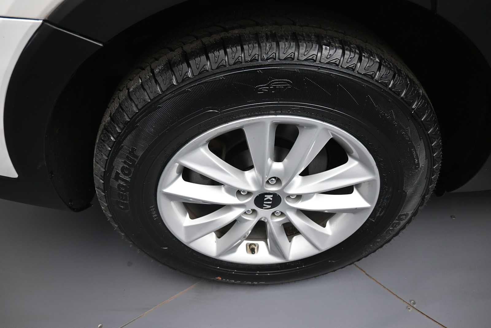Used 2020 Kia Sorento FWD V6 image 11