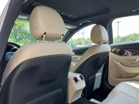 Used 2018 Mercedes-Benz C 300 Sedan image 23