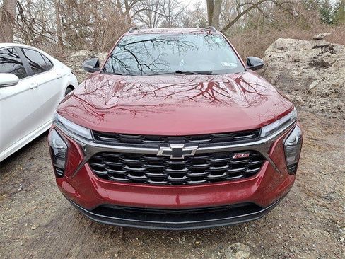 Certified 2025 Chevrolet Trax RS w/ Driver Confidence Package image 2