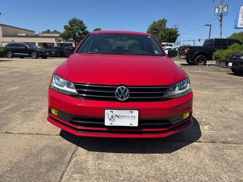 Used 2016 Volkswagen Jetta Sport FWD image 2