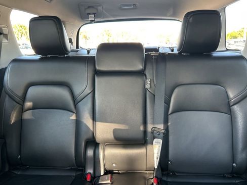 Used 2024 Nissan Pathfinder SL image 19