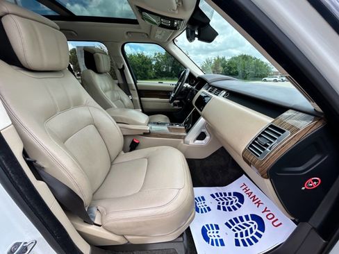 Used 2019 Land Rover Range Rover HSE image 16