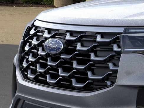 New 2026 Ford Explorer Platinum w/ LUX Leather Package AWD/4WD image 18