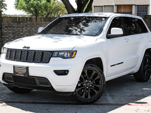 Used 2019 Jeep Grand Cherokee Altitude image 11