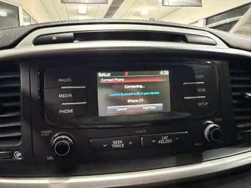 Used 2017 Kia Sorento FWD image 23
