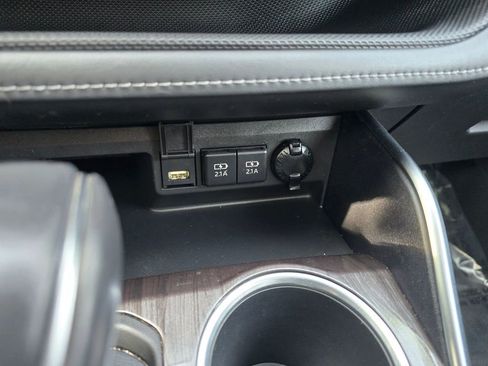 Used 2021 Toyota Highlander Limited AWD/4WD image 25