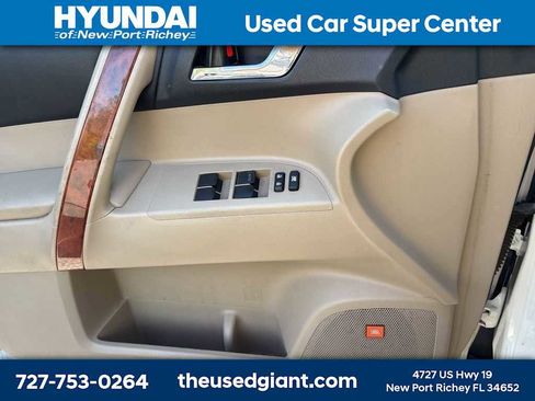 Used 2011 Toyota Highlander Limited w/ Tow Pkg image 12