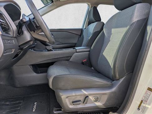 Used 2022 Nissan Rogue SV image 16