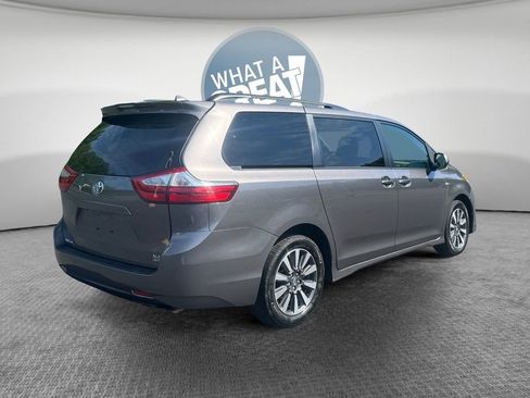 Used 2019 Toyota Sienna XLE AWD/4WD image 3