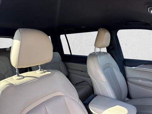 Used 2023 Jeep Grand Cherokee L Limited AWD/4WD image 14