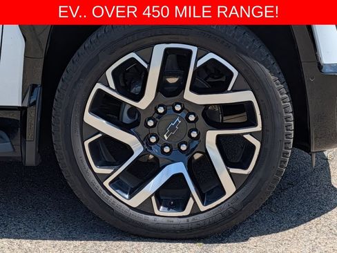 Used 2025 Chevrolet Silverado EV RST AWD/4WD image 15