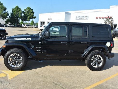 Used 2023 Jeep Wrangler Unlimited Sahara w/ Cold Weather Group AWD/4WD image 8