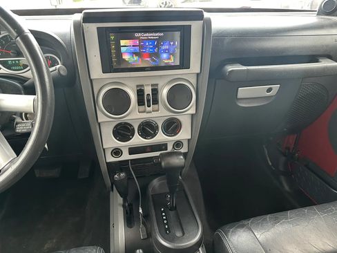 Used 2009 Jeep Wrangler Unlimited Sahara w/ Limited Group AWD/4WD image 15