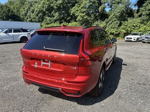New 2025 Volvo XC60 T8 Plus w/ Climate Package image 8