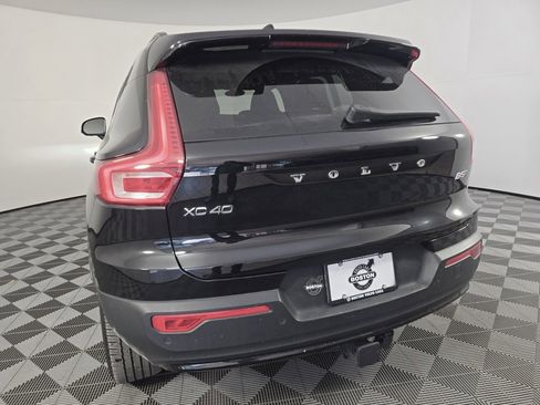 Certified 2023 Volvo XC40 B5 Ultimate w/ Climate Package image 4