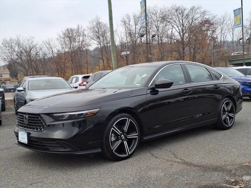 Used 2024 Honda Accord Sport image 3