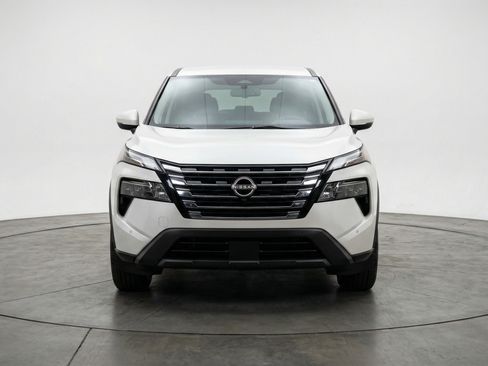 Used 2025 Nissan Rogue SV FWD image 2