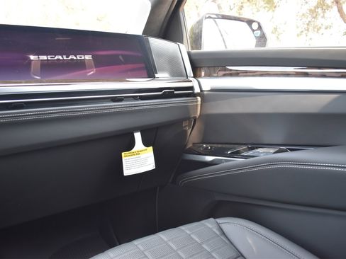 New 2025 Cadillac Escalade Premium Luxury Platinum w/ LPO, Floor Liner Package image 8