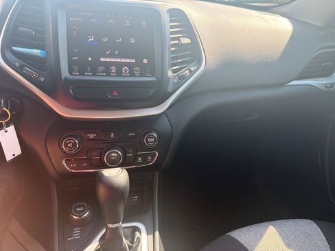 Used 2014 Jeep Cherokee Latitude w/ Cold Weather Group AWD/4WD image 19