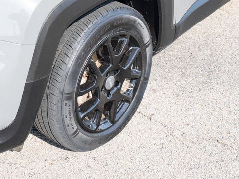 Used 2020 Jeep Renegade Latitude w/ UConnect 8.4 Nav Group image 9