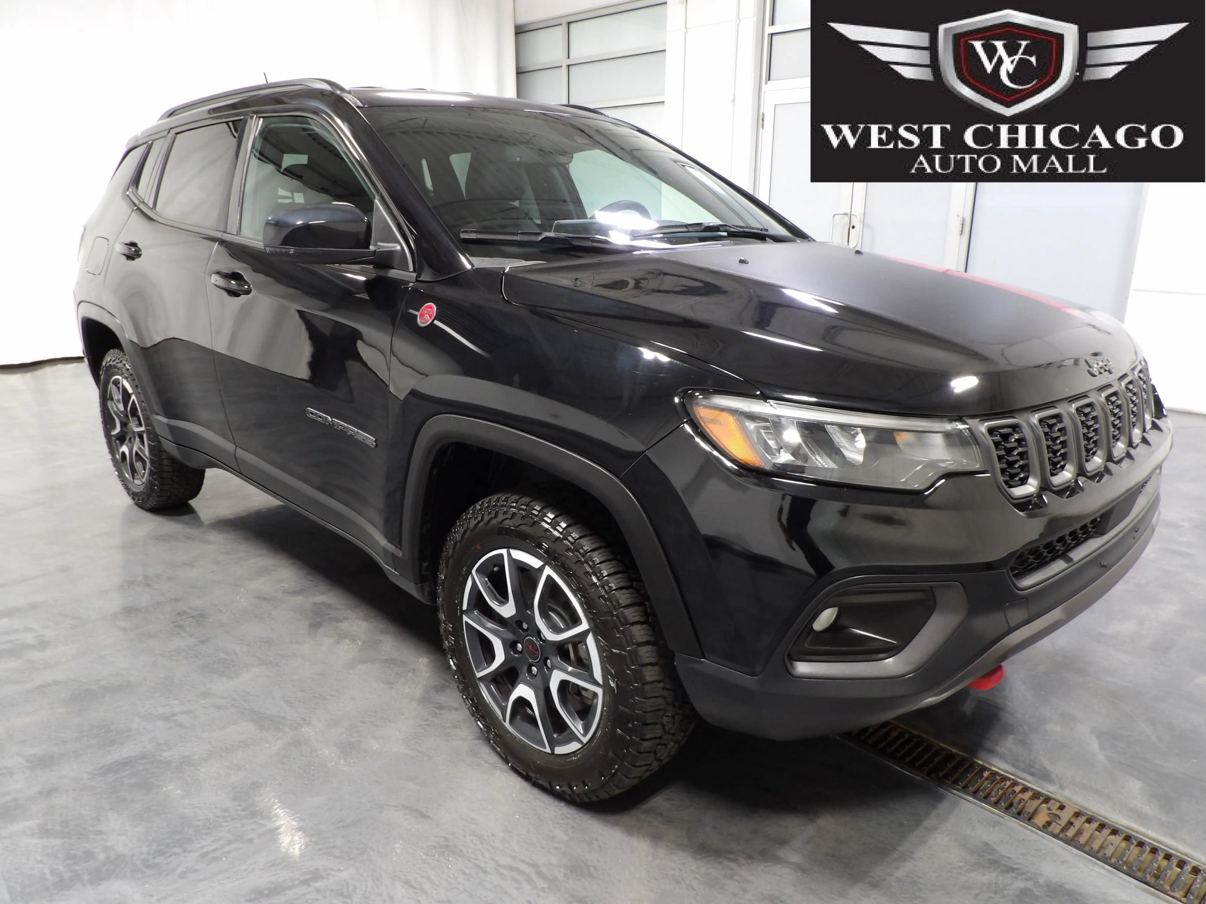 Used 2025 Jeep Compass Trailhawk AWD/4WD image 1