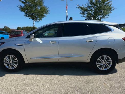 Used 2020 Buick Enclave Essence w/ Sound and Sites Package image 5