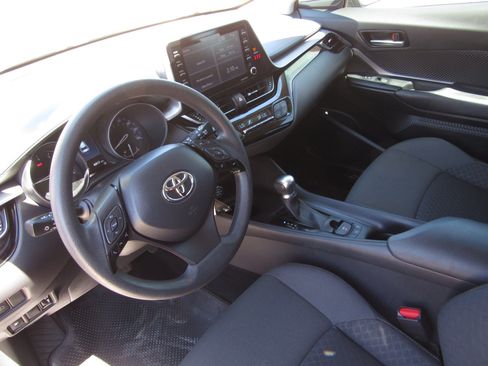 Used 2021 Toyota C-HR LE FWD image 15