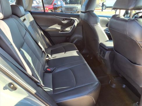 Used 2019 Toyota RAV4 XLE Premium image 19