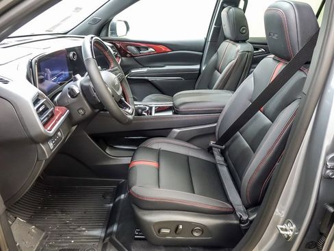 New 2026 Chevrolet Traverse RS w/ LPO, Floor Liner Package image 8