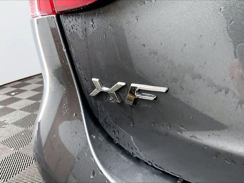 Used 2017 Jaguar XF Prestige image 9