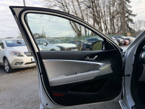 Used 2022 Genesis G70 2.0T image 26