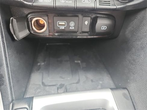 Used 2019 Hyundai Veloster 2.0 Premium image 28