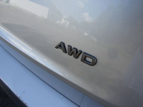Used 2024 Nissan Rogue S AWD/4WD image 32