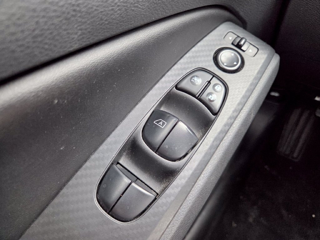 Used 2024 Nissan Altima 2.5 SV FWD image 21