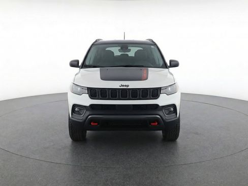 Used 2025 Jeep Compass Trailhawk AWD/4WD image 2