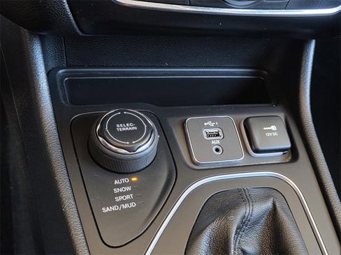 Used 2022 Jeep Cherokee Latitude w/ Sun & Sound Group image 21