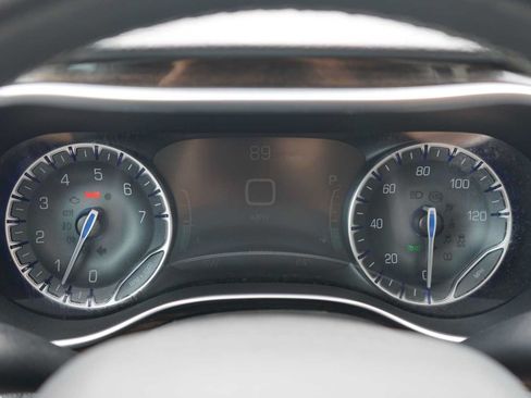 Used 2022 Chrysler Pacifica Limited FWD image 17