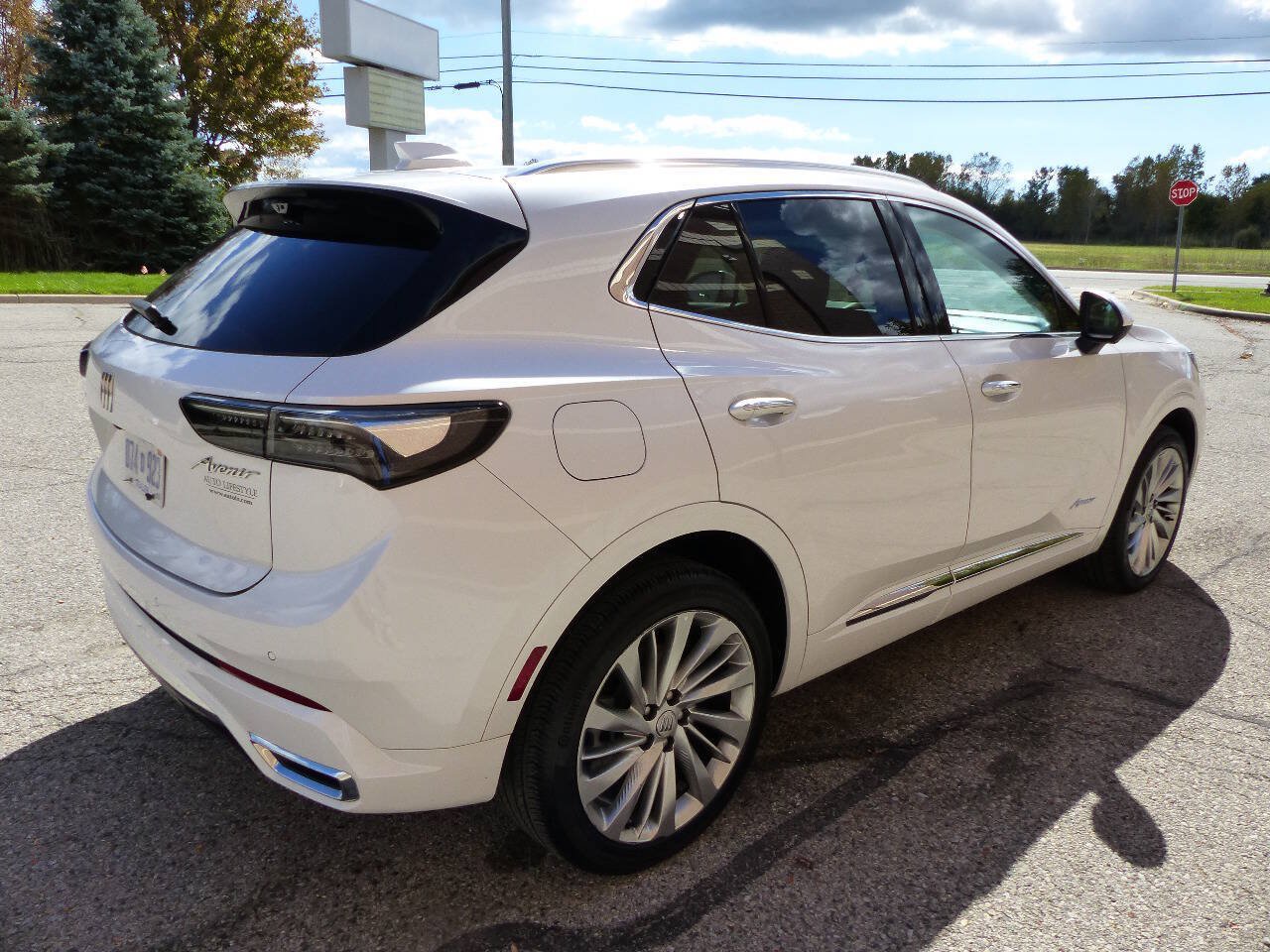Used 2025 Buick Envision Avenir AWD/4WD image 11