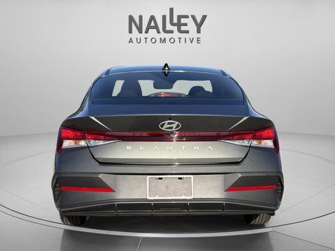 Used 2025 Hyundai Elantra SE image 5