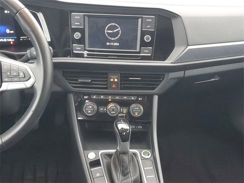 Used 2023 Volkswagen Jetta SE image 12