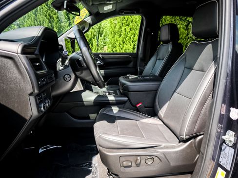 Used 2023 Chevrolet Suburban Premier AWD/4WD image 17