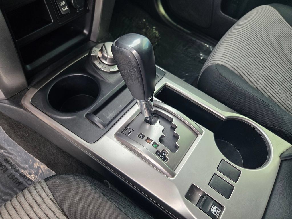 Used 2018 Toyota 4Runner SR5 AWD/4WD image 17