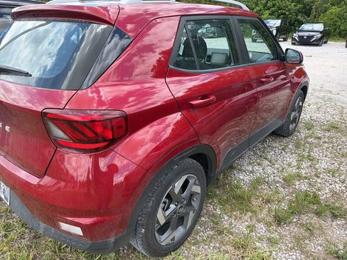 Used 2025 Hyundai Venue SEL FWD image 8